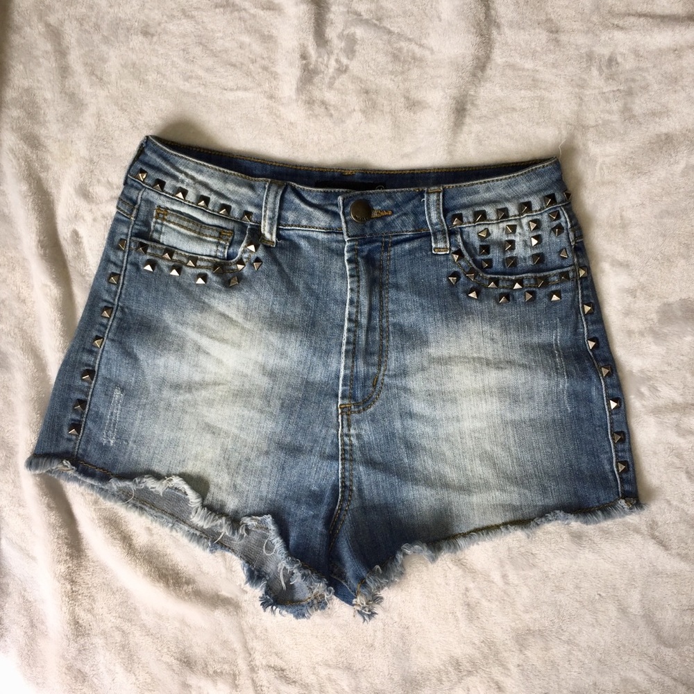 🍁Studded jean shorts